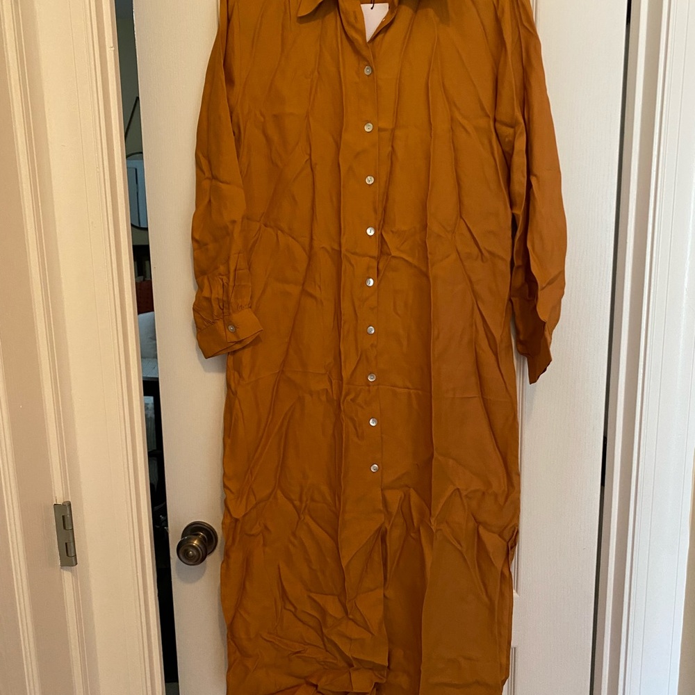 Runs a little small. Tag says XL, but is actually a lLarge